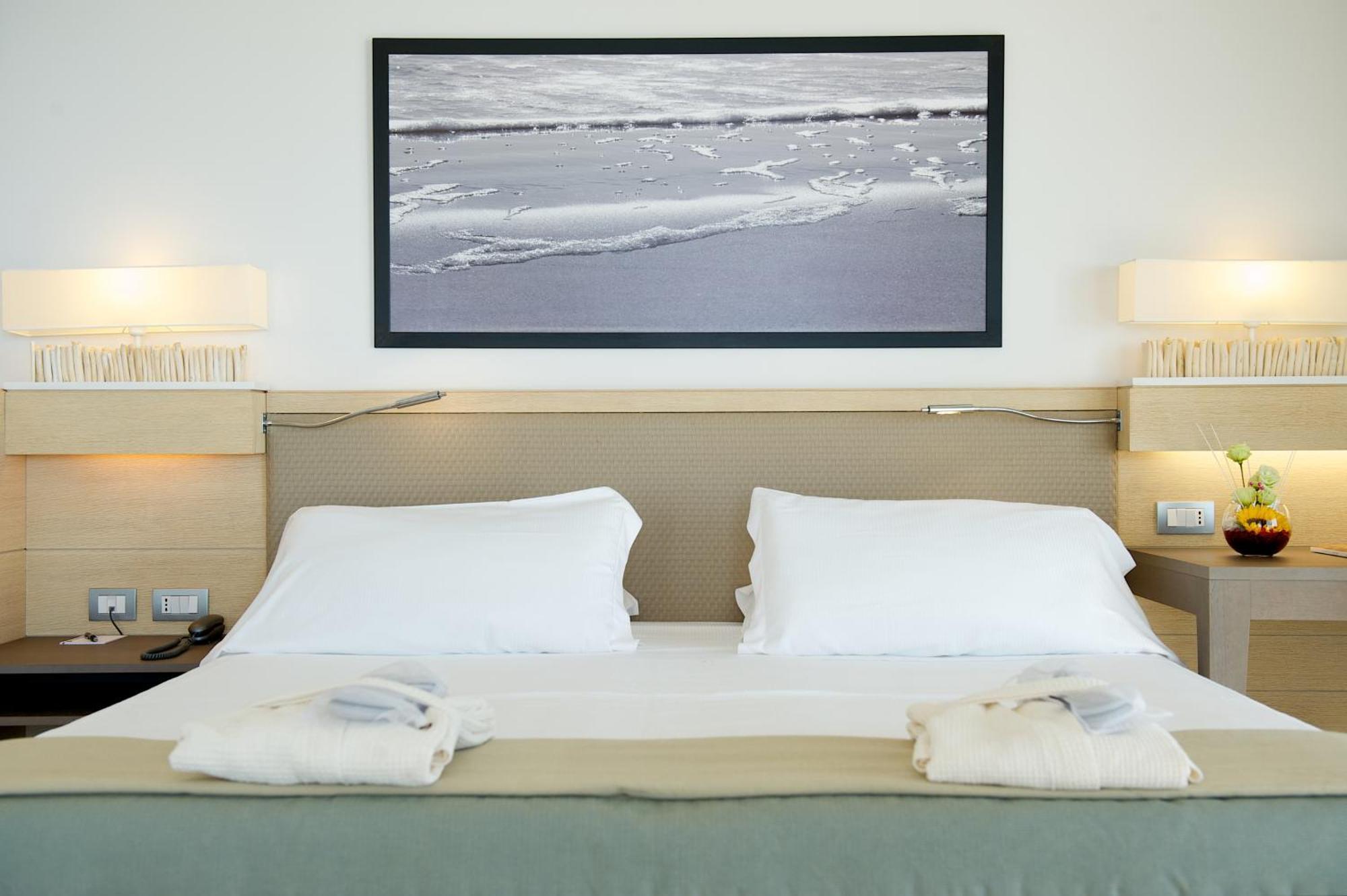 Double or Twin Room Side Sea View Spa Access,905704885:JPEG